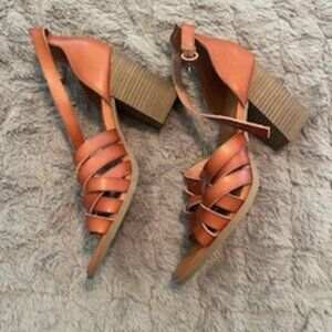 Universal Thread Brown Heels Size 8 1/2 NWOT